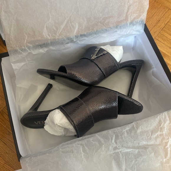 VERSACE NEW WITH TAG - Picture 5 of 13